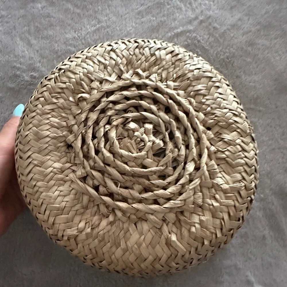 N/A woven basket